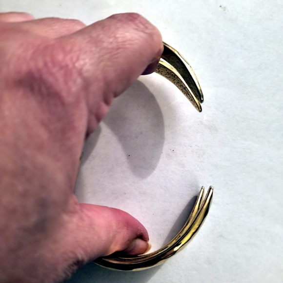 Shiny Gold Tone Diamond Pattern Hinged Clamper Style Cuff Bracelet - Picture 5 of 6